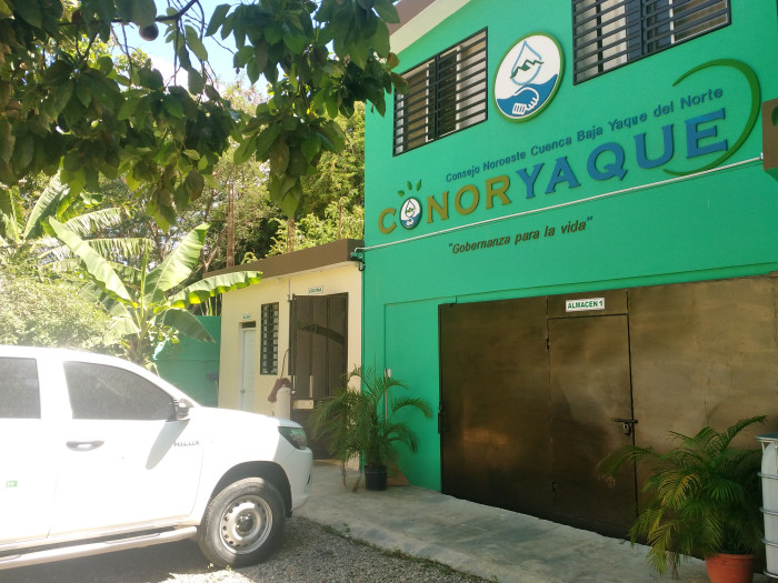 Fachada del edificio de CONORYAQUE en República Dominicana