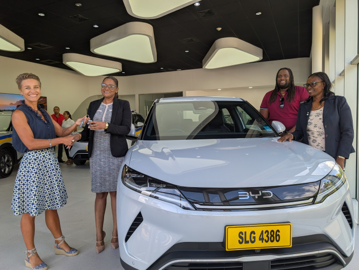 Representatives of the Royal St Lucia Police Force (RSLPF) receive the keys for two E-vehicles from NDC-TEC Programme Director, Ms Ina De Visser (centre)