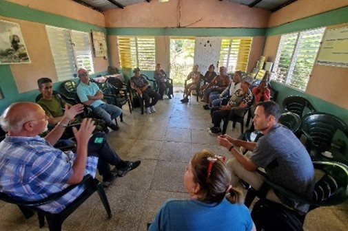 Reunión comunitaria en Gran Piedra, Cuba