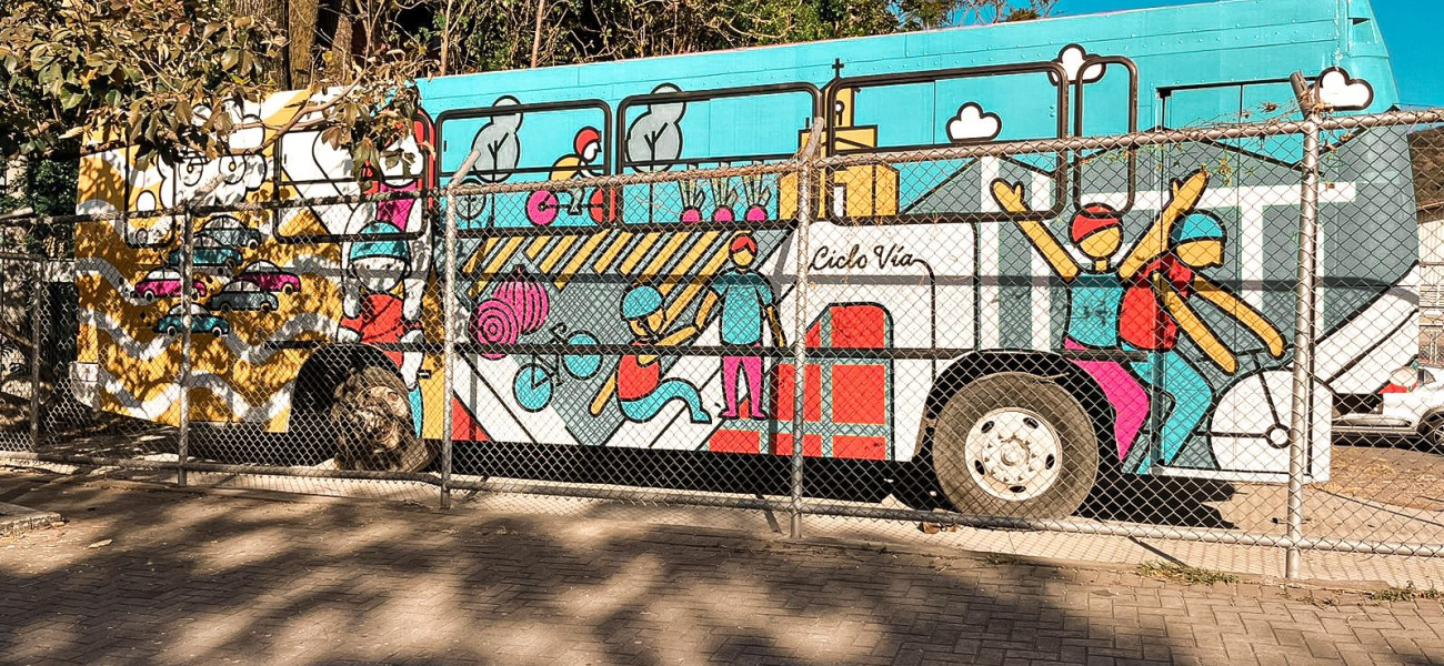 autobus intervenido para proyecto Movilidad Activa